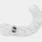 Impresora 3D de resina PioCreat D158 13 Muestra un equipo dental especializado para restauraciones, diseñado para mejorar la precisión y eficiencia en procedimientos odontológicos.